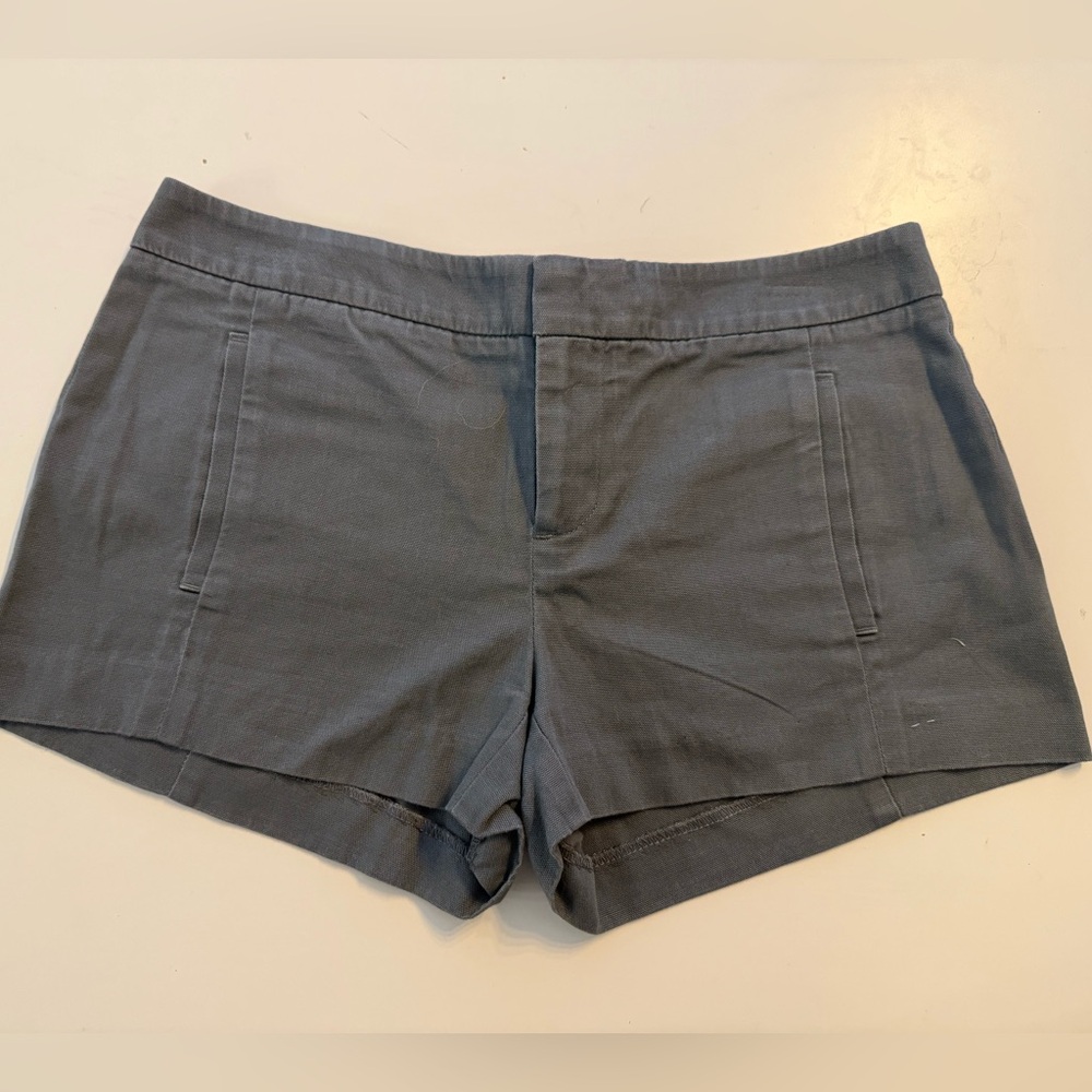 Gap Gray Khaki flat front shorts size 0
